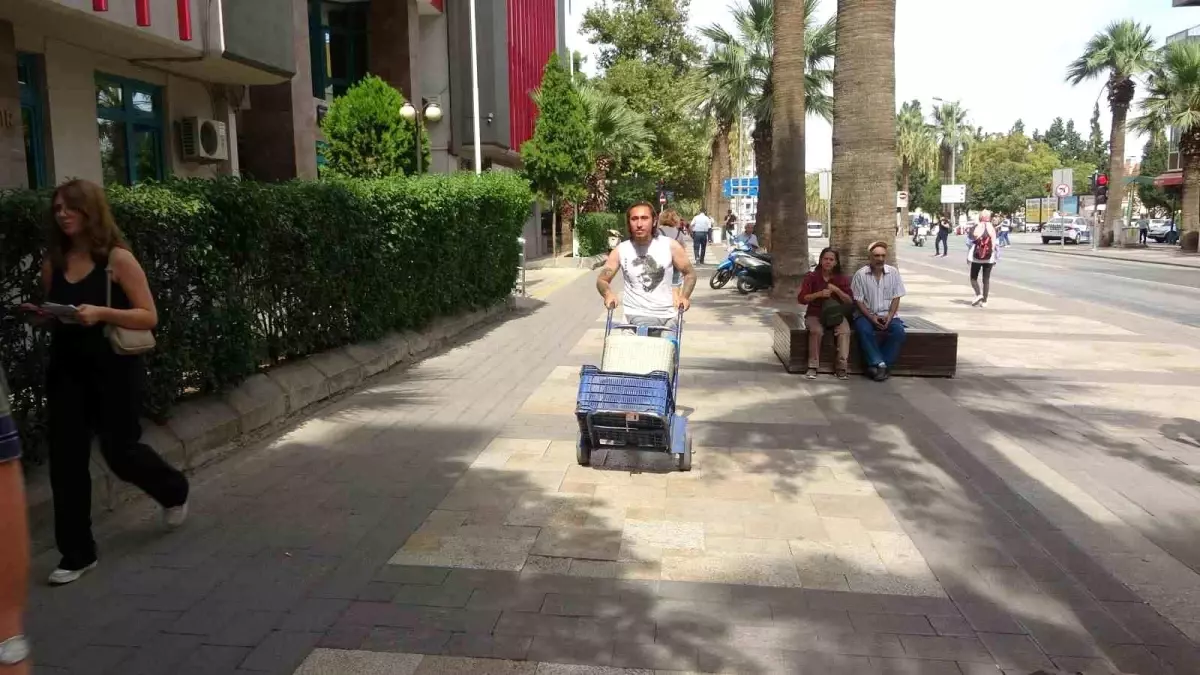 Engelli Hurdacı Para Dolu Çanta Buldu ve Sahibine İletti