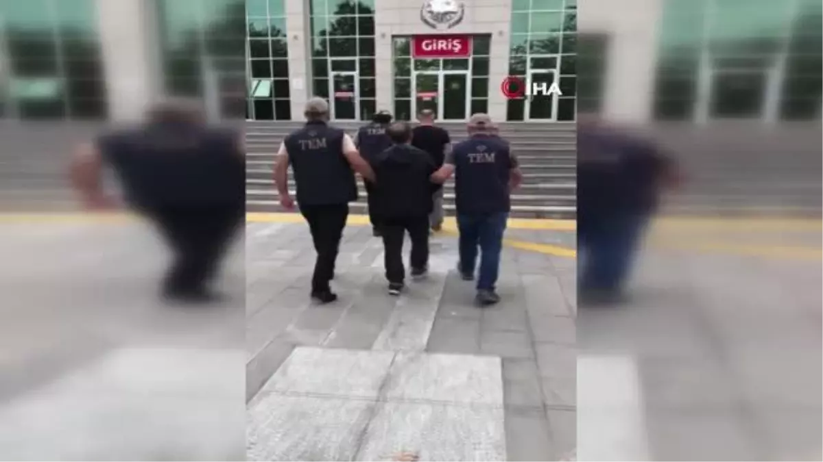 Eski emniyet müdürü ve zabıt katibi Yunanistan'a kaçarken yakalandı