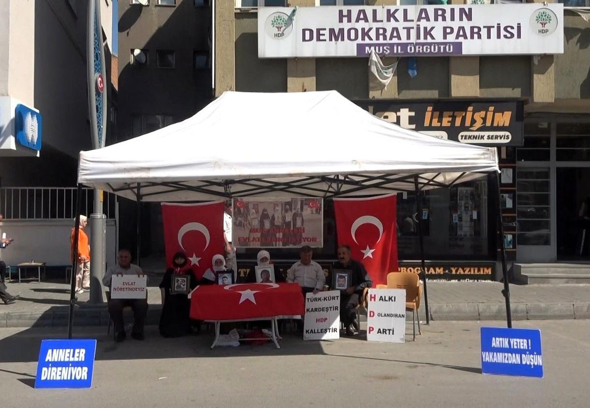 Muş'ta Diyarbakır annelerine destek eylemi devam ediyor