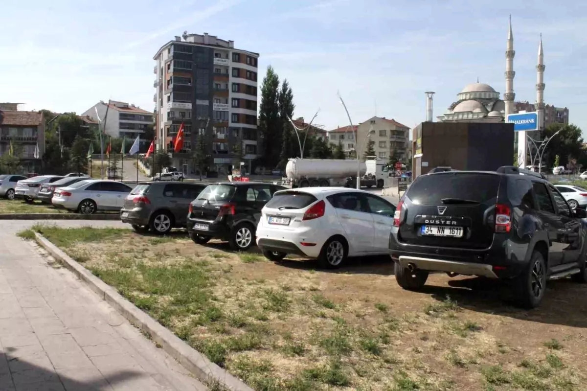 Enflasyon ve kredi sıkıntısı ikinci el araç piyasasını etkiledi