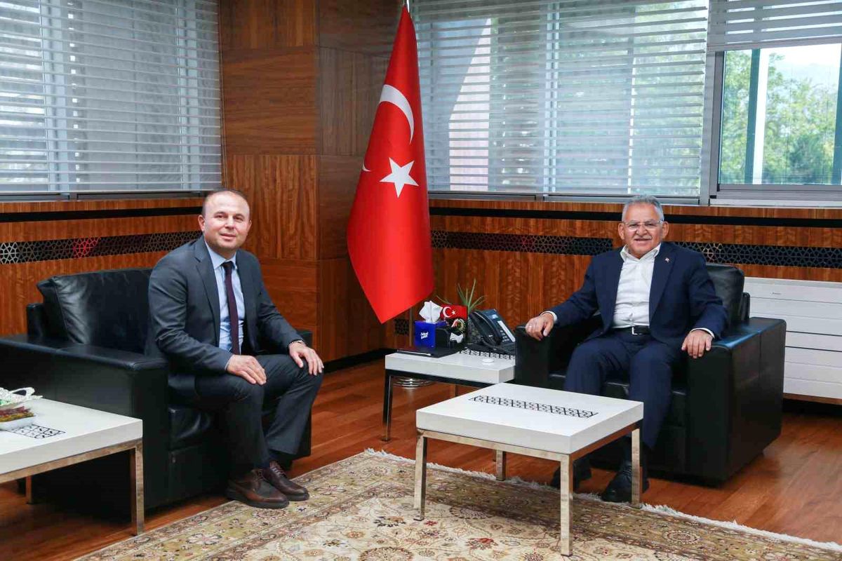 Büyükşehir Belediye Başkanı Dr. Memduh Büyükkılıç, Kayseri İl Tarım ve Orman Müdürü Bülent Saklav'ı Kabul Etti