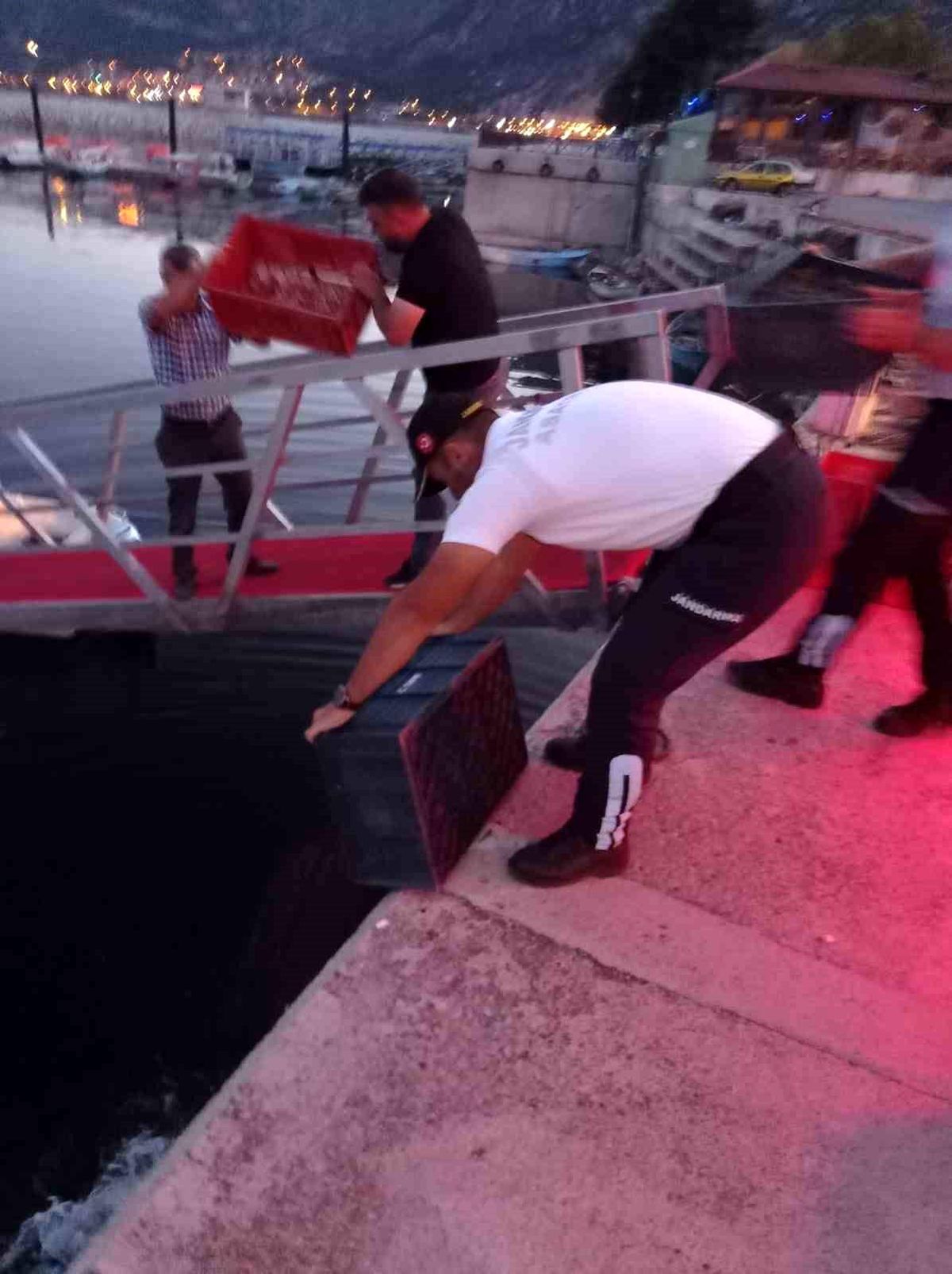 Isparta'da Kaçak Yollarla Avlanan 400 Kilogram Kerevit Ele Geçirildi