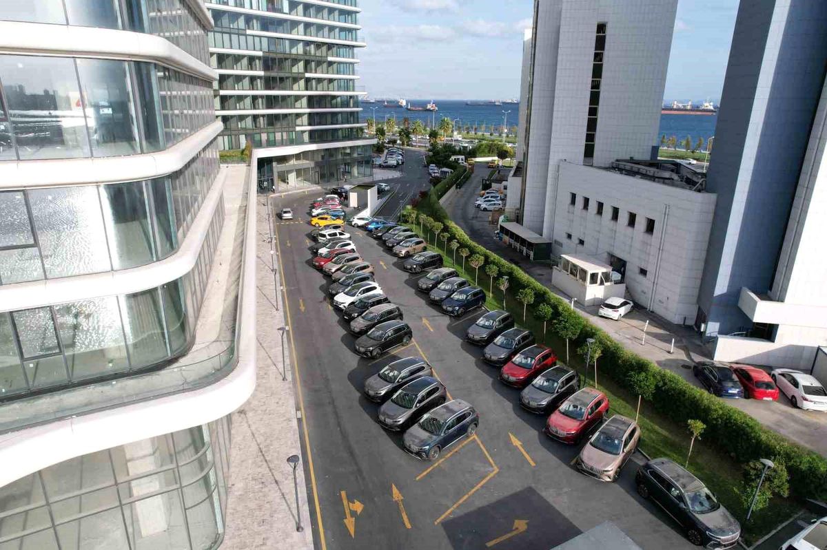 Yeni Togg'lar Zeytinburnu'ndaki Deneyim Merkezine Getirildi