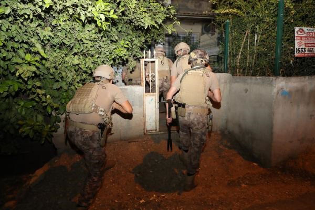 Mersin'de PKK'yı öven 12 şüpheliye operasyon