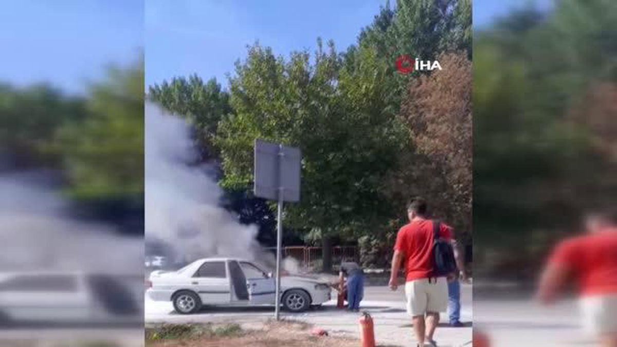 Eskişehir'de seyir halindeki otomobil motorunda çıkan yangın vatandaşlar tarafından söndürüldü