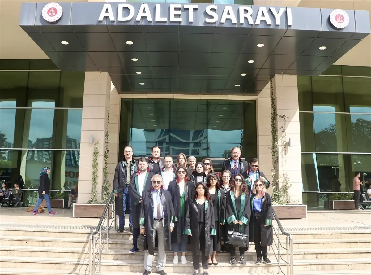 Antalya Barosu avukatlara yönelik şiddeti protesto etti