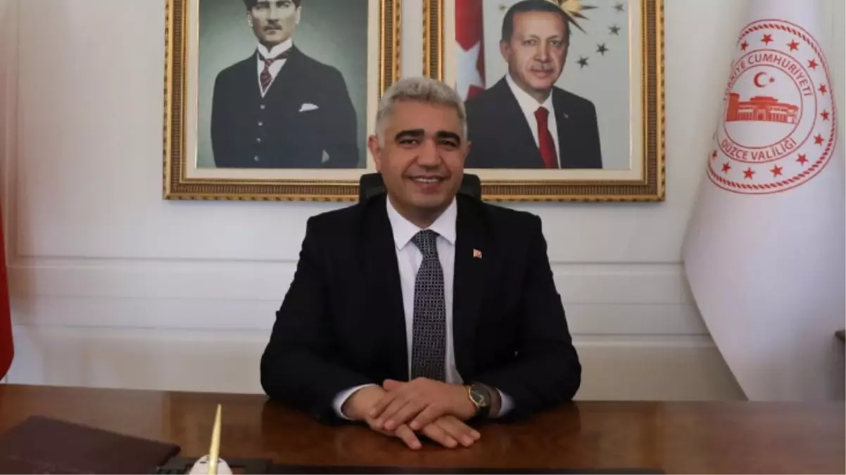 Yapılan açıklama da tepkileri dindirmedi! 15 Temmuz tabelasını indiren vali için 'İstifa' hashtag'i açtılar