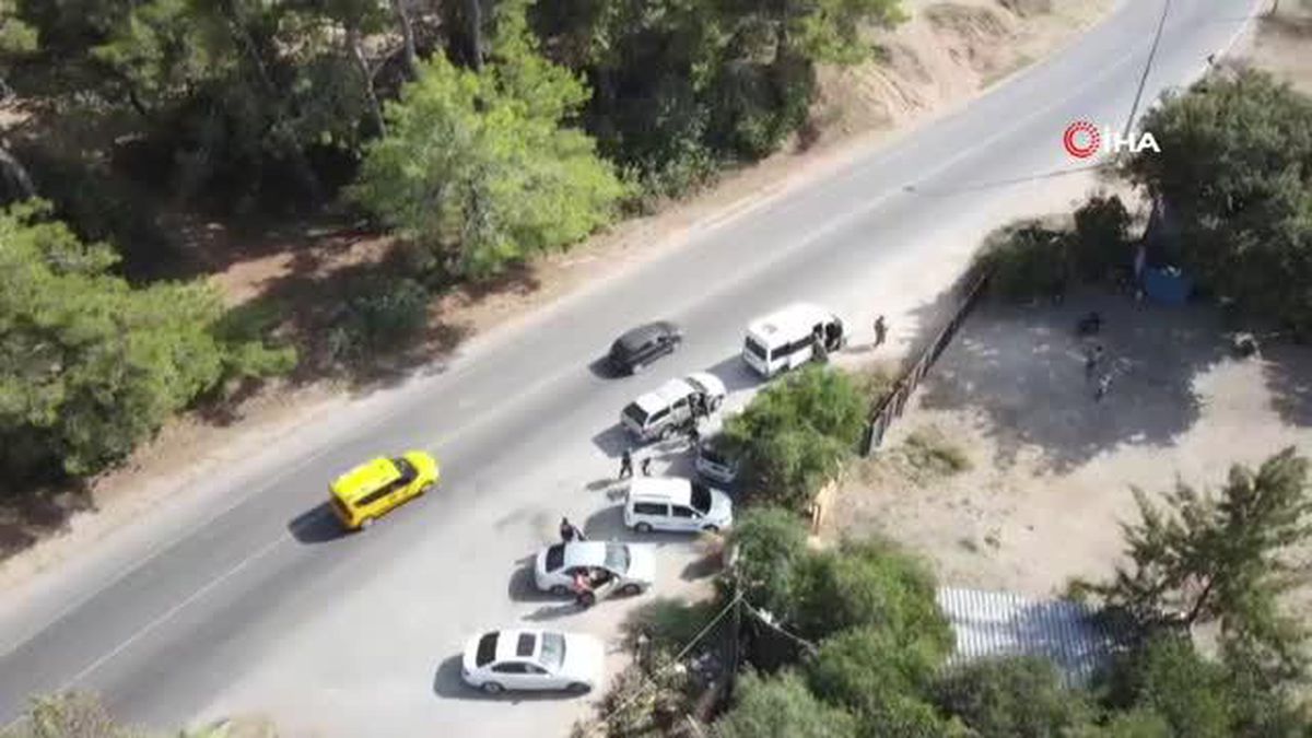 Antalya'daki özel harekat destekli uyuşturucu operasyonunda 1 kilo narkotik madde ve yüklü miktarda para ele geçirildi