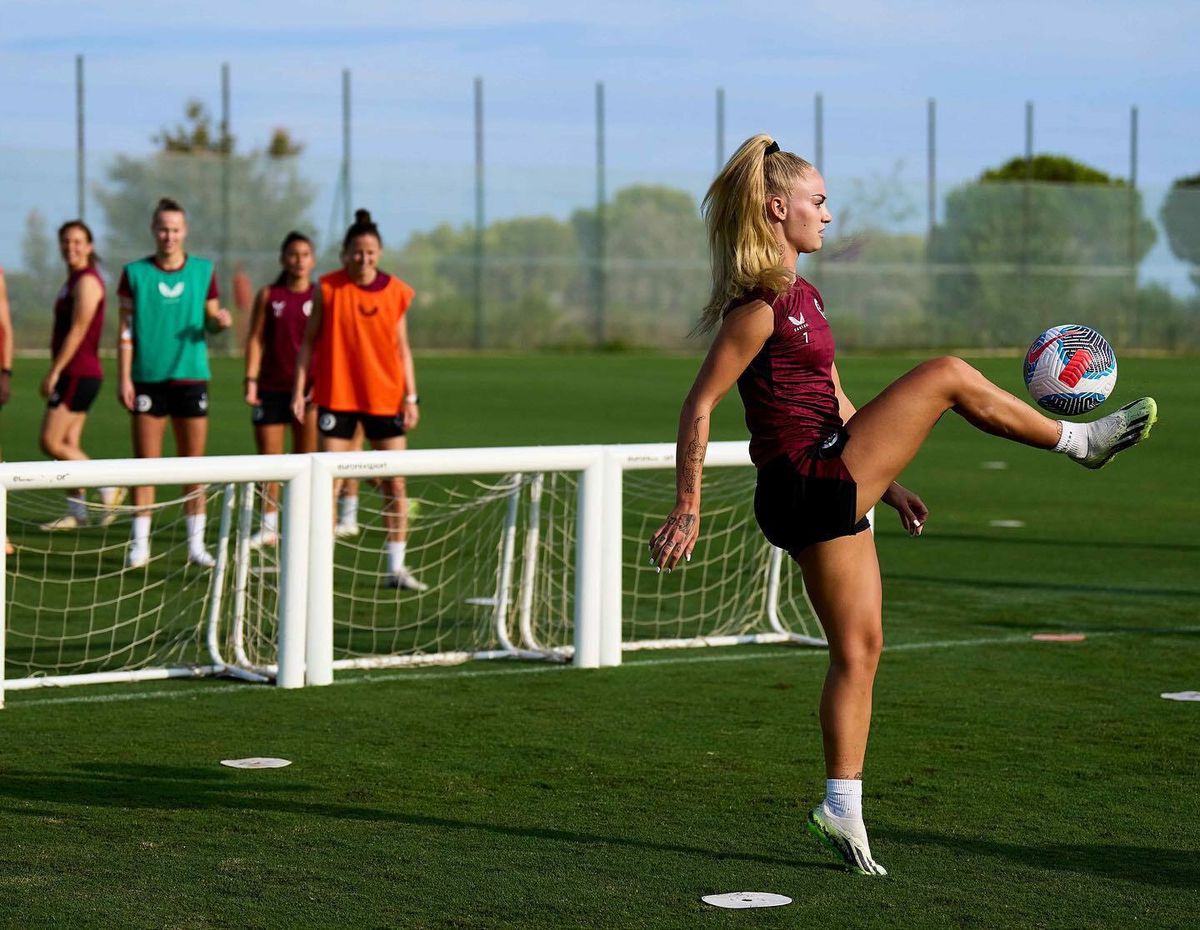 Yeni formalar başa bela! Aston Villa'nın kadın takımı sahaya çıkmaya korkar hale geldi