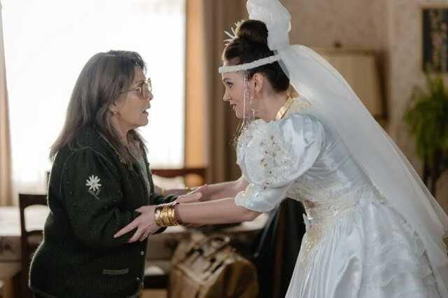 Bergen filmi sansürlenerek yayınlandı, başrol Farah Zeynep Abdullah tepkilerin ardından seyirciden özür diledi Bergen filmi sansürlenerek yayınlandı, başrol Farah Zeynep Abdullah tepkilerin ardından seyirciden özür diledi