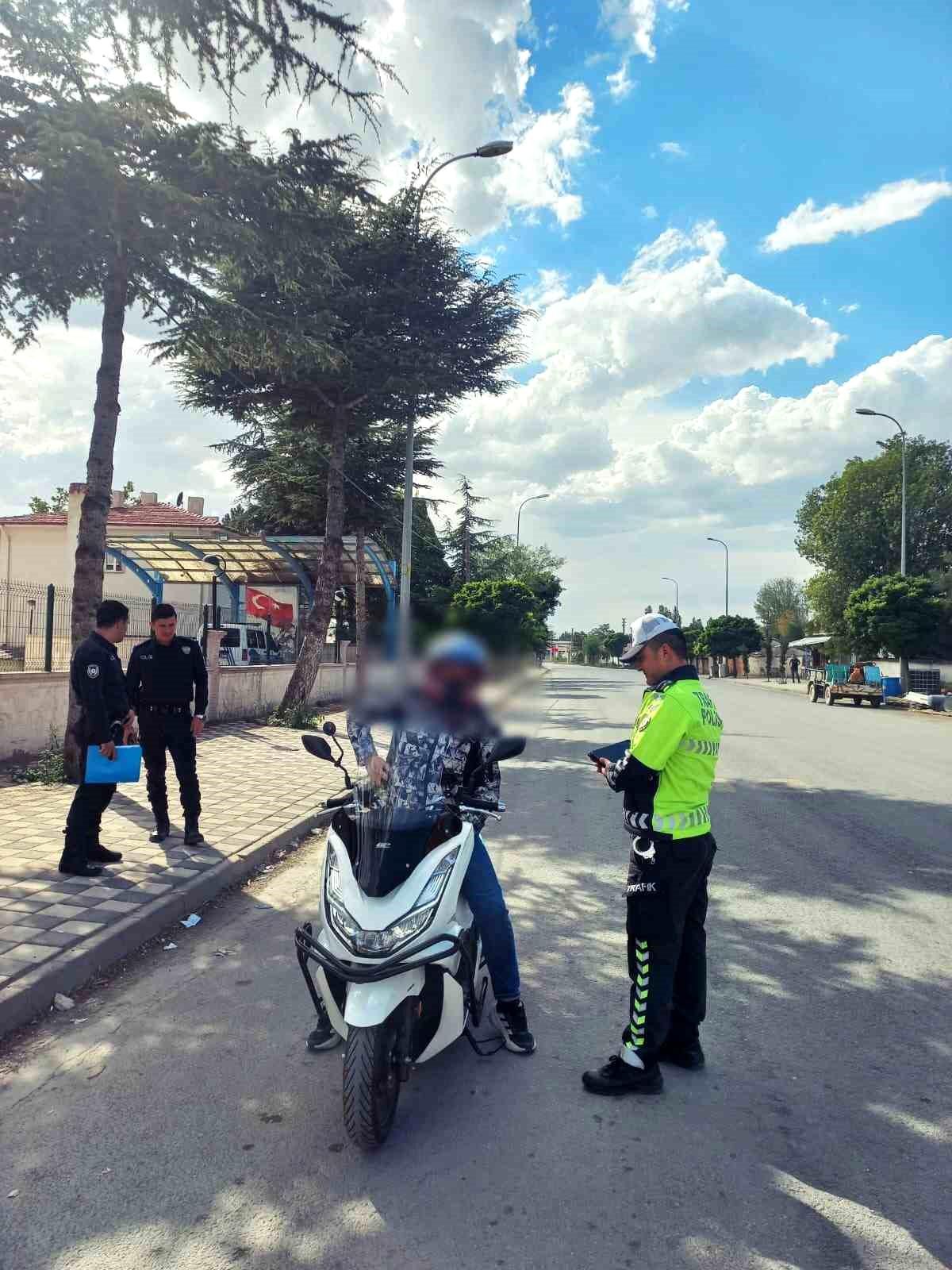 Afyonkarahisar'da Motosiklet Sürücülerine Yapılan Denetimde 229 Bin 177 TL Para Cezası Kesildi