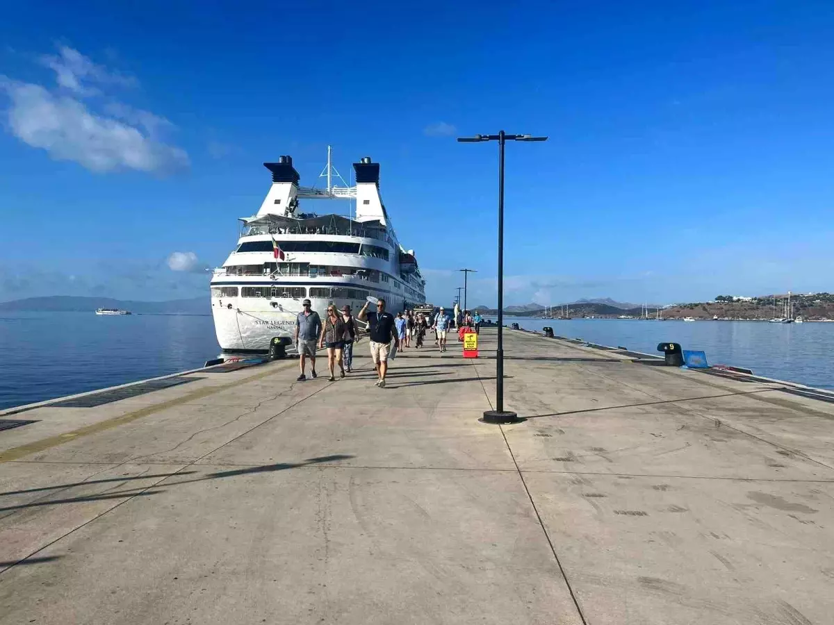 Muğla'ya turist getiren Star Legend gemisi