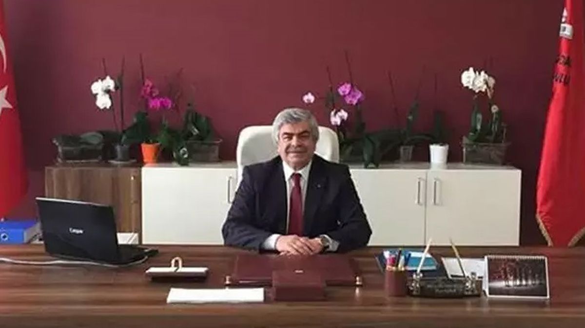 Depremzede öğrenciyi başörtülü diye okula almayan müdüre 90 bin lira ceza
