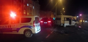 Erzurum'da ticari araç ile minibüs çarpıştı: 4 yaralı