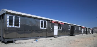 Malatya'da depremzede öğretim üyeleri için vagon evler yapıldı