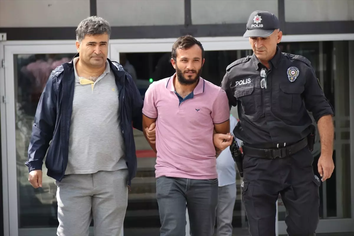 Eskişehir'de İlkokulda Öğretmenlere Bıçaklı Saldırı: Zanlı Tutuklandı