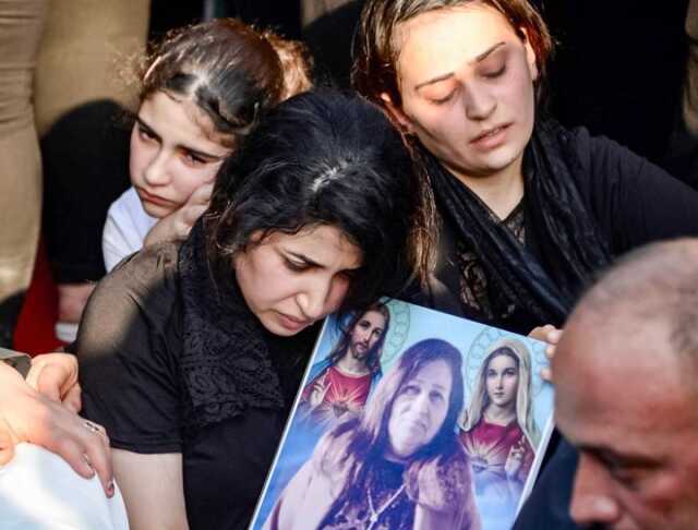 Irak'ta düğün salonunda en az 100 kişin hayatını kaybettiği yangına içeride patlatılan havai fişeklerin sebep olduğu ortaya çıktı