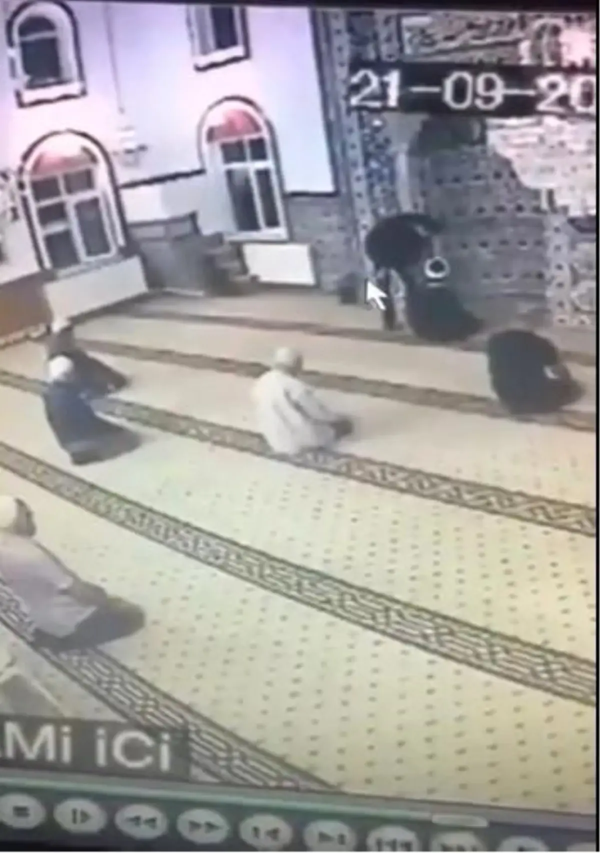 Isparta'da Camiye Ayakkabı İle Giren Şahıs Hakkında Açıklama