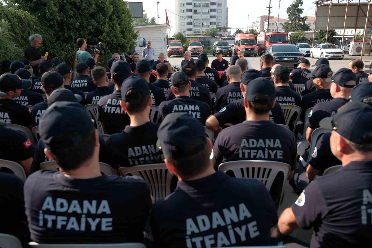 Adana Büyükşehir Belediye Başkanı İtfaiye Erlerine Teşekkür Etti