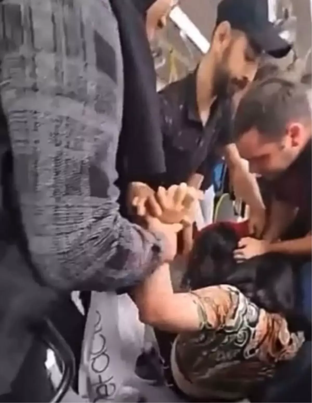 Kartal'da İETT otobüsünde kadınlar arasında kavga çıktı