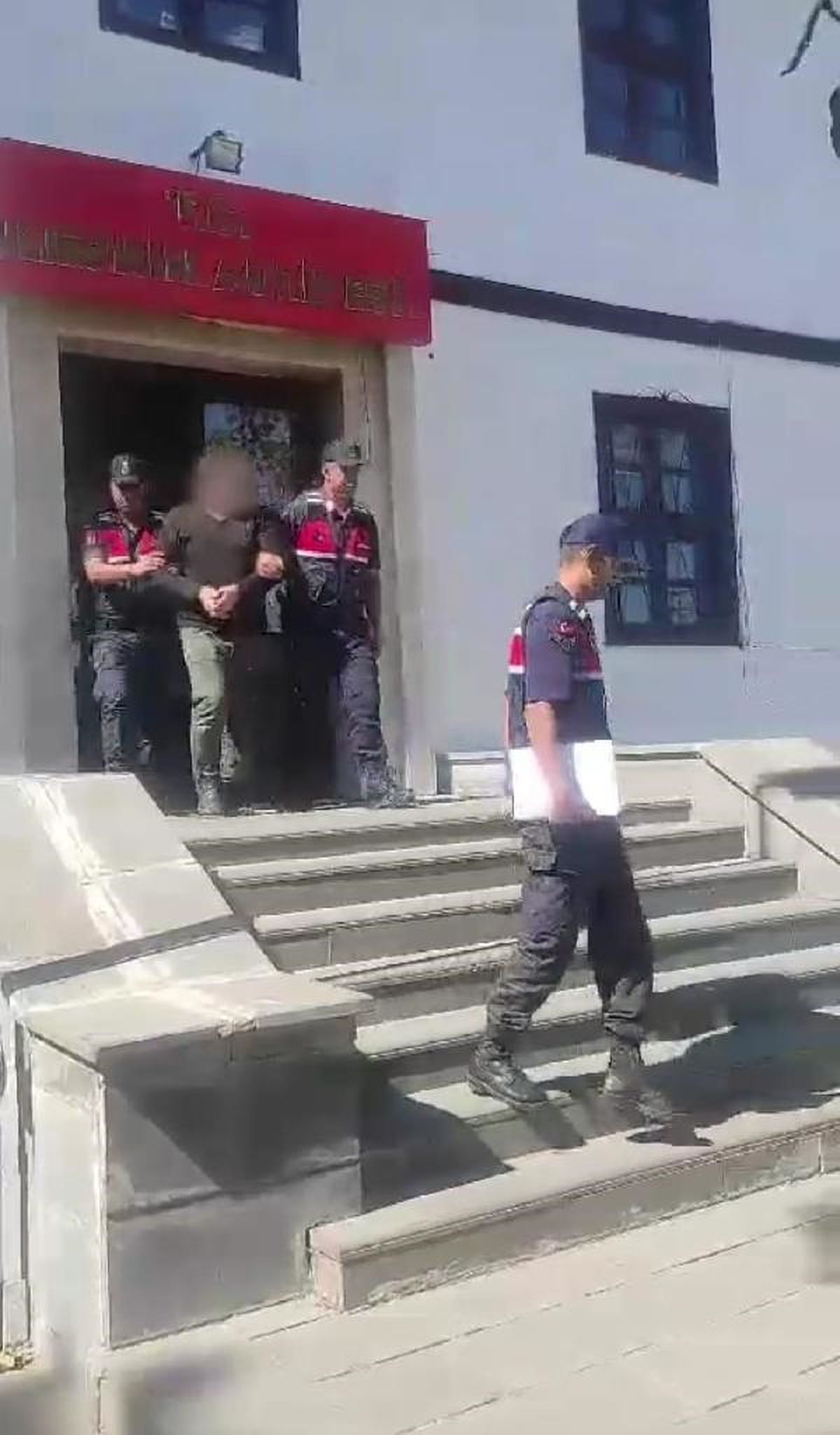 Firari Hükümlü Kaçış Penceresi Yaptığı Evde Yakalandı