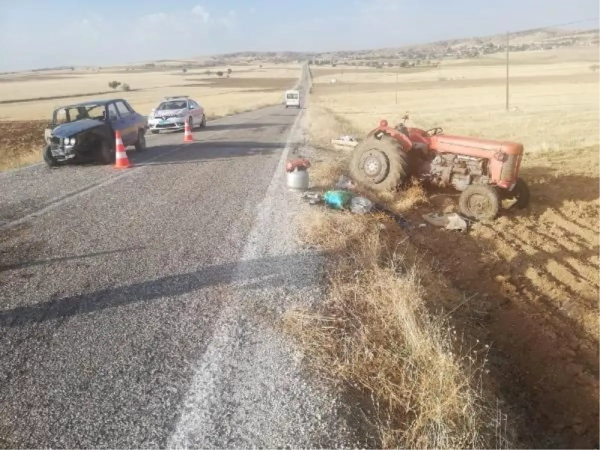 Kırıkkale'de otomobil ile traktör çarpıştı, 2 kişi yaralandı