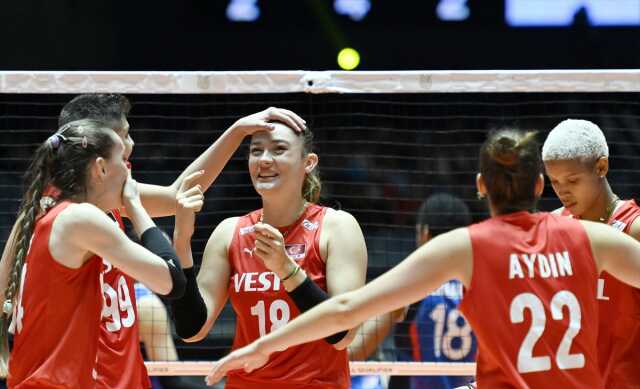 Milli voleybolcu Zehra Güneş'in pozu ünlüler dünyasını salladı