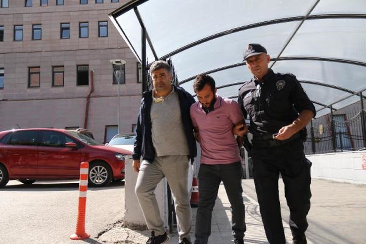 Eskişehir'de İlkokulda Öğretmenlere Saldırı: 4 Öğretmen Yaralandı
