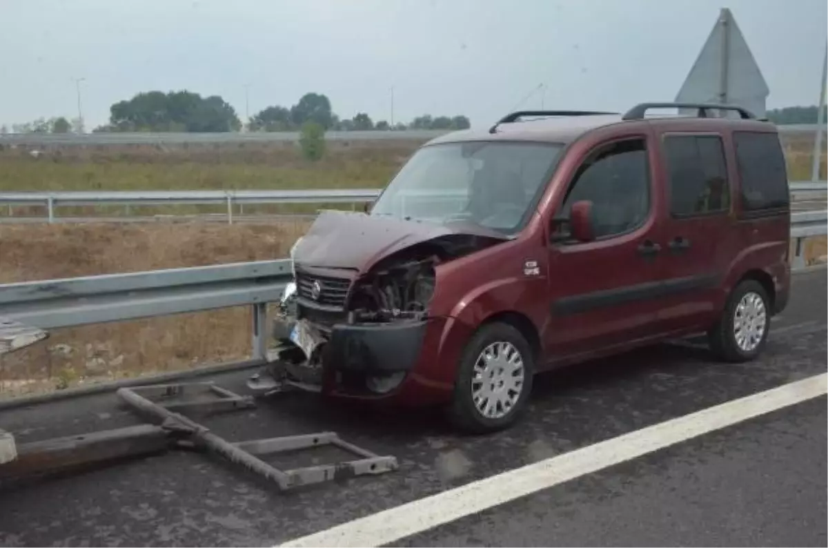 Akyazı'da kaza: 2 sürücü yaralandı