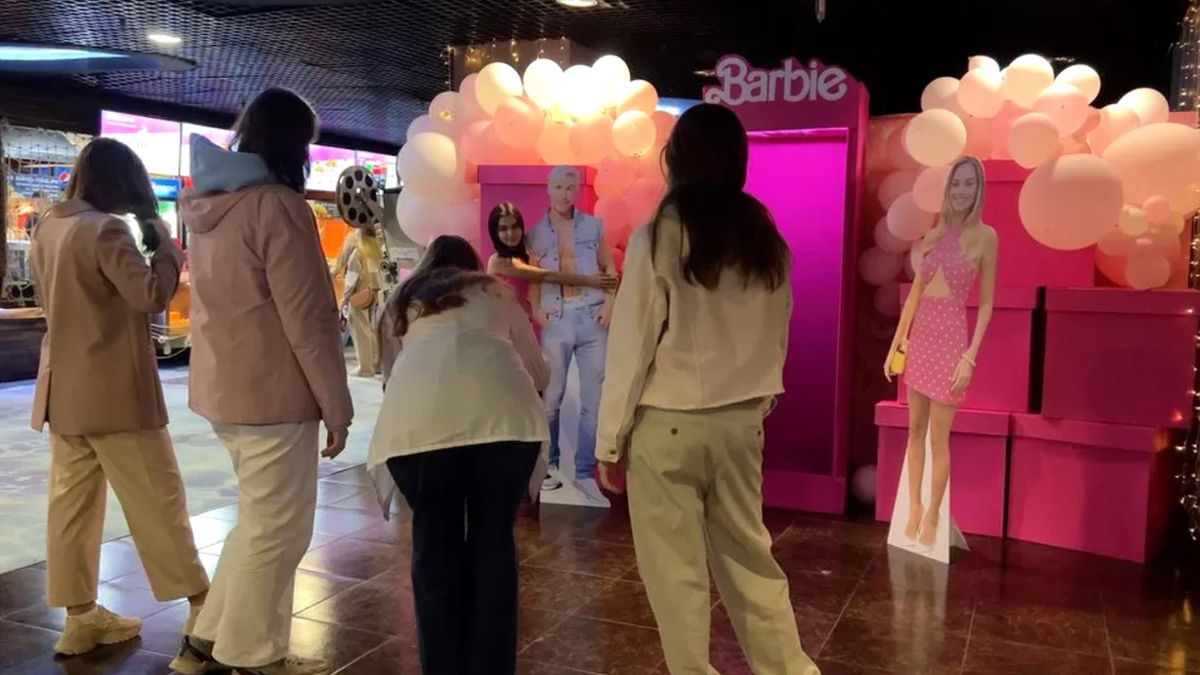 Rusya'da 'yasaklı' Barbie filmine yoğun ilgi