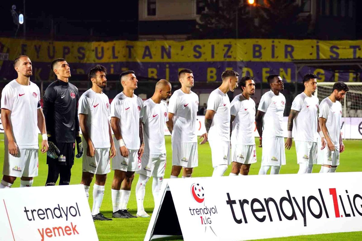 Ümraniyespor ile Bandırmaspor Arasındaki Mücadele
