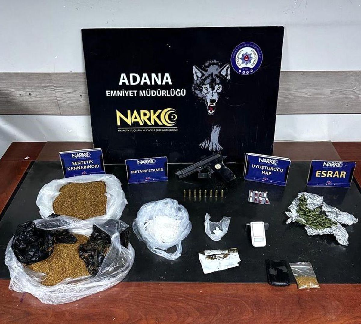 Adana'da Uyuşturucu Satıcısı 3 Kişi Tutuklandı