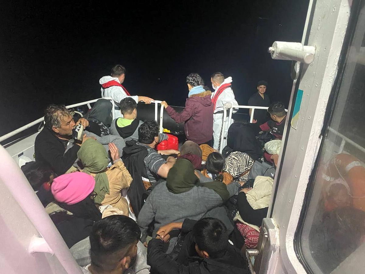 Yunan Sahil Güvenlik Ekipleri Tarafından Geri İtilen Kaçak Göçmenler Kurtarıldı