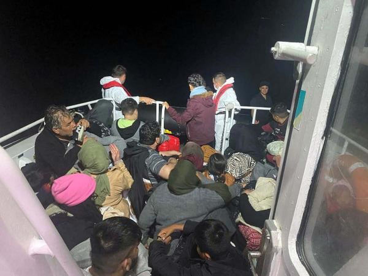 Yunanistan unsurları tarafından geri itilen 40 göçmen kurtarıldı