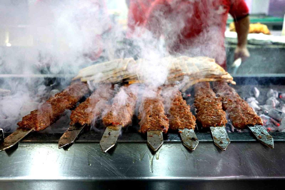 7. Uluslararası Adana Lezzet Festivali'nde Kebapçılar Hazırlıklarını Tamamladı