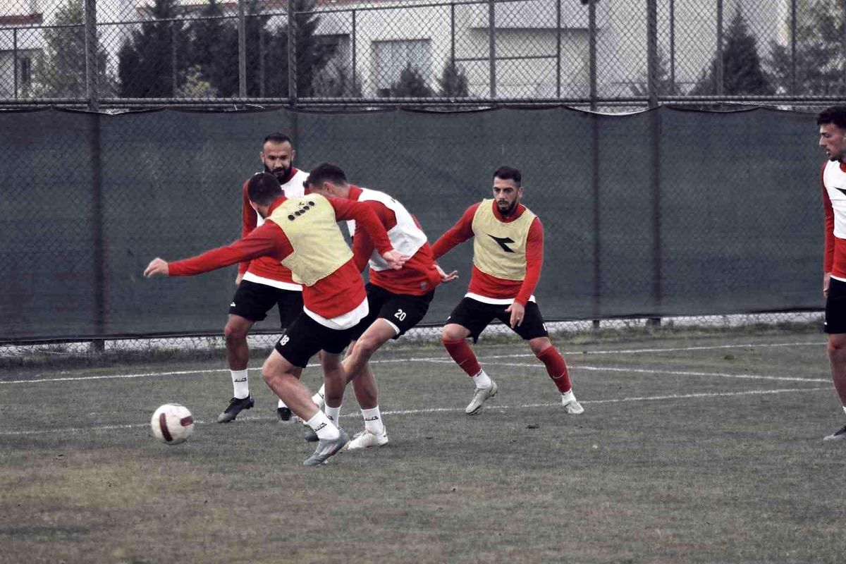 Afyonspor, Esenlerspor maçı için hazırlıklarını sürdürüyor
