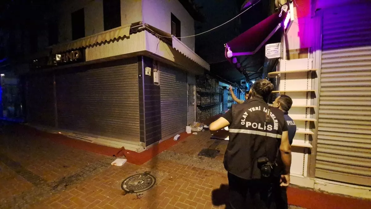 Kuşadası'nda silahlı ve bıçaklı kavga: 2 yaralı