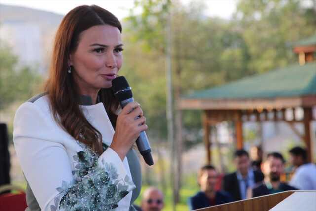 Azerbaycan Milletvekili Ganire Paşayeva'nın cenazesi toprağa verildi Azerbaycan Milletvekili Ganire Paşayeva'nın cenazesi toprağa verildi