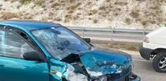 Beypazarı'nda Minibüs ve Otomobil Kaza Yaptı: 6 Yaralı