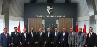 Kılıçdaroğlu, Antalya İl Başkanı ve İlçe Başkanlarıyla Görüştü