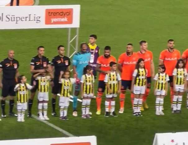 Görüntü ortaya çıktı! Hakem Zorbay Küçük'ten eliyle 6 işareti yapan minik Fenerbahçeliye olay hareket Görüntü ortaya çıktı! Hakem Zorbay Küçük'ten eliyle 6 işareti yapan minik Fenerbahçeliye olay hareket