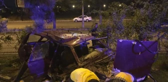 Isparta'da otomobilin refüje çarpması sonucu 1 kişi öldü, 2 kişi yaralandı