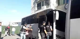 İzmir Adliyesi Önündeki Çatışmada 1 Ölü, 4 Ağır Yaralı: 17 Tutuklama