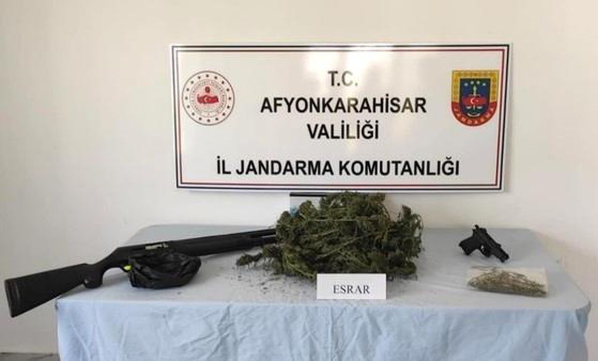 Afyonkarahisar'da Esrar ve Ruhsatsız Silah Operasyonu