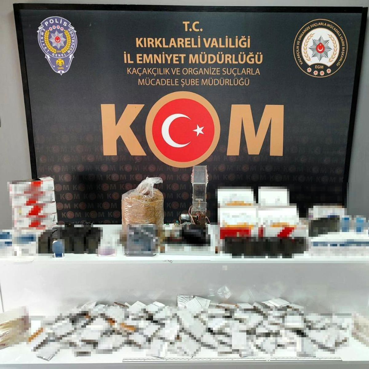 Kırklareli'nde 'sis' operasyonunda kaçak tütün ve malzemeleri ele geçirildi