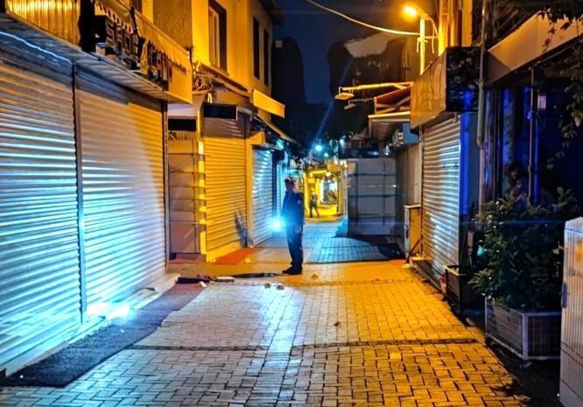 Kuşadası'nda Silahlı Kavga: İki Kişi Yaralandı