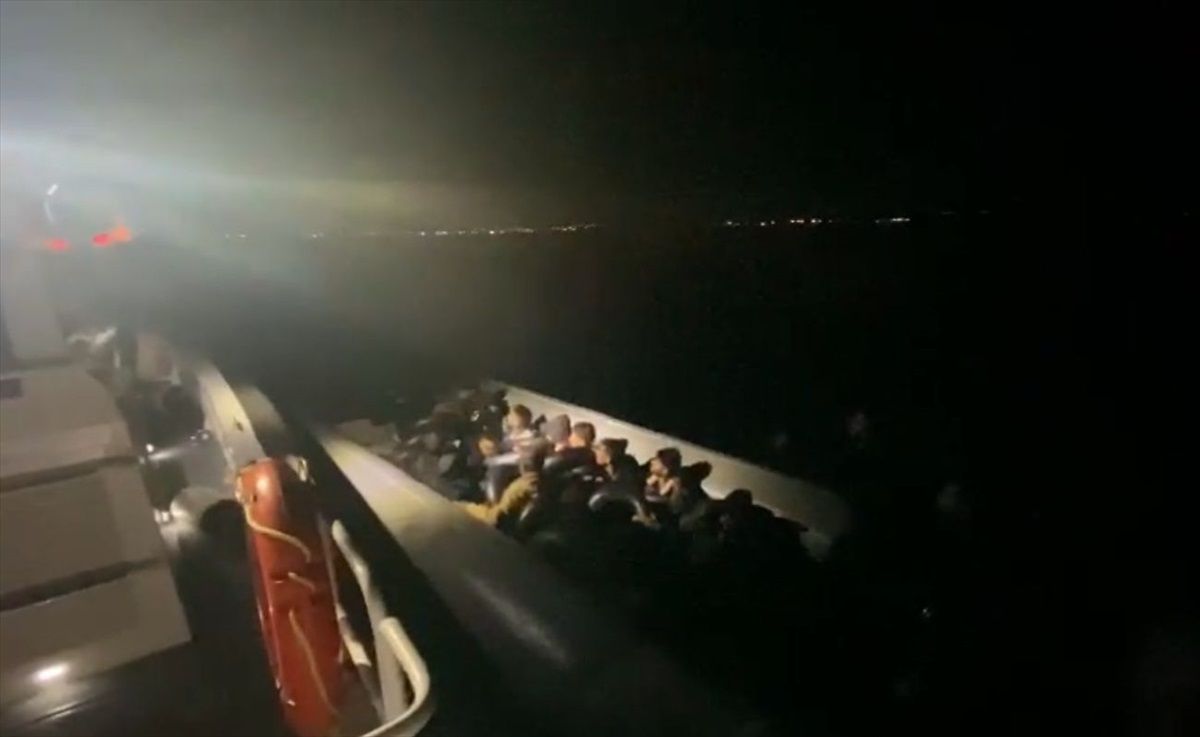 Muğla'nın Milas ilçesinde lastik botta 22 düzensiz göçmen yakalandı