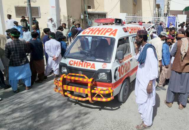 Pakistan'da cami yakınındaki bombalı saldırının görüntüsü ortaya çıktı