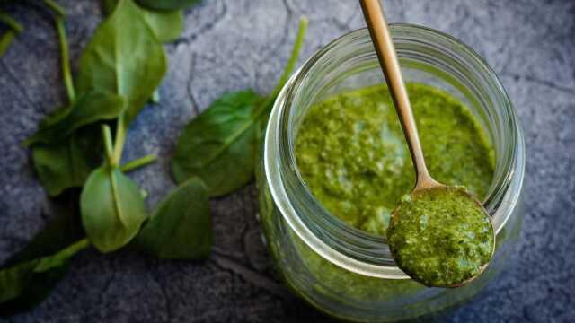 Pesto sos yiyen kadın kabusu yaşadı! 24 saat içinde felç oldu