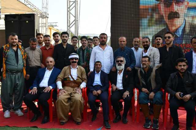 Sosyal medya fenomeni 'Tıvorlu İsmail'in oğlunun düğününde 6,9 milyon lira değerinde altın ve para takıldı